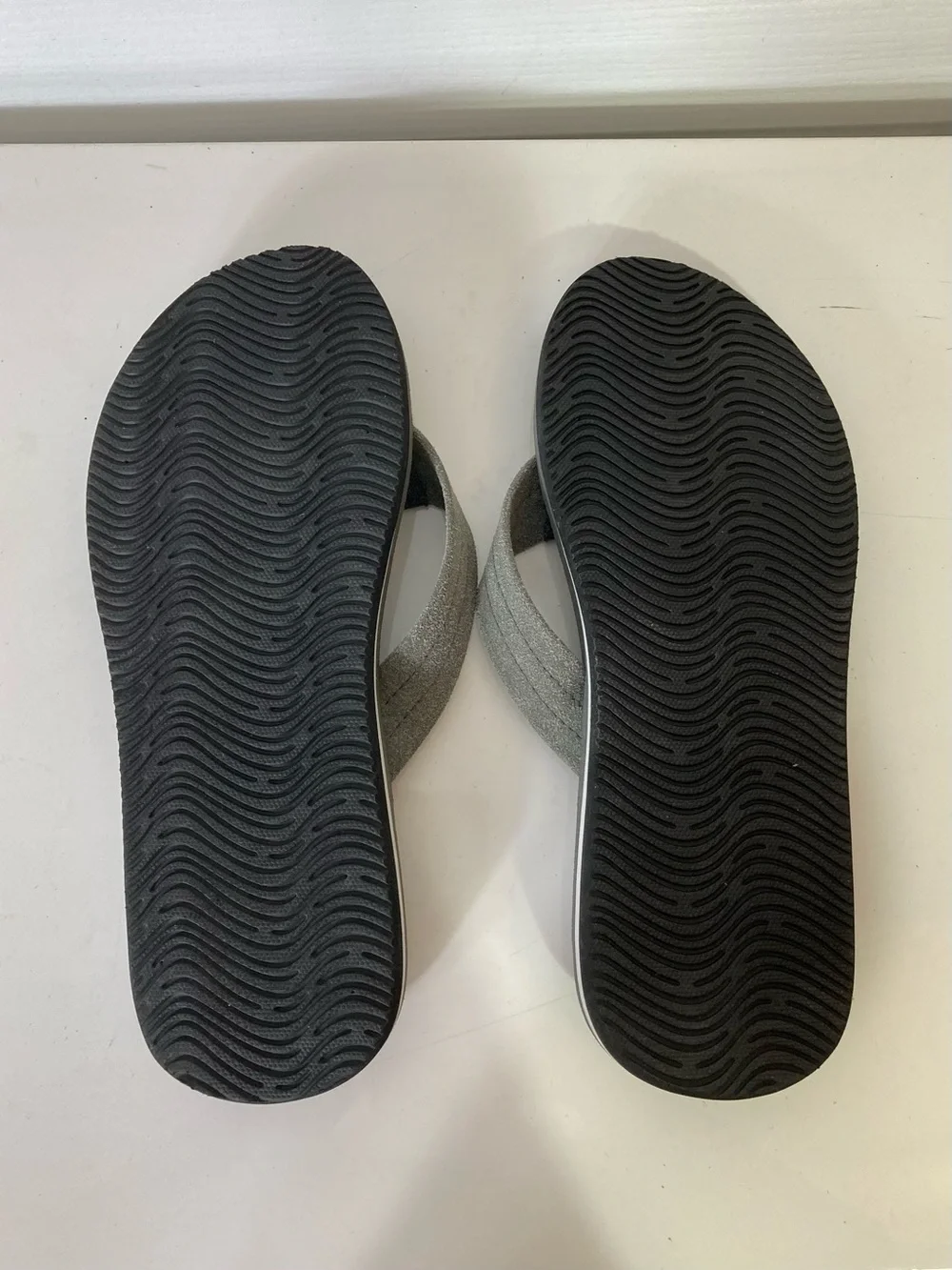 Nwot EDGEWATER Sandals Men US ~11 Grey Thong Rubber